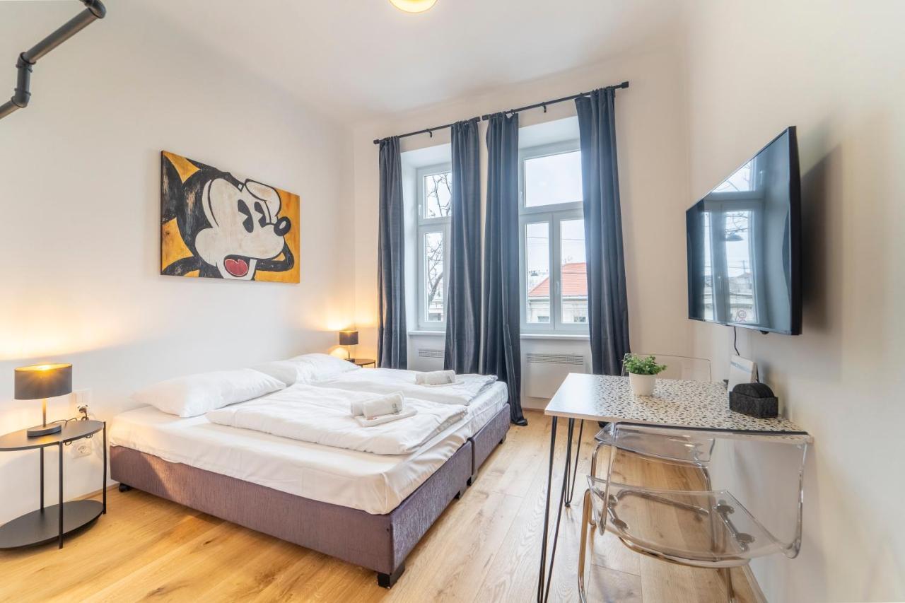 Josef'S Home I Mickey Mouse Apartment Виена Екстериор снимка